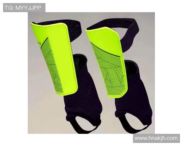 足球运动员装备全解析从鞋子到护腿板的选择与搭配技巧